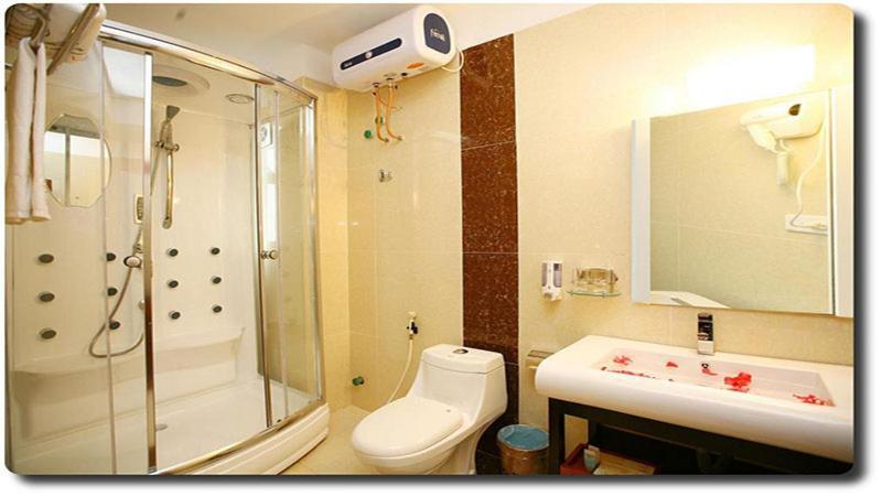 Khach San Thu Do Formerly Impressive Hotel 河内 外观 照片